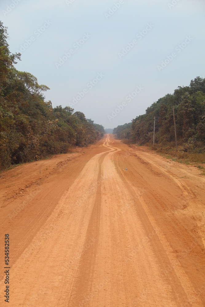 Trecho sem pavimentação da BR-319, rodovia que liga manaus a porto Velho.foto feita em setembro de 2022, na seca 