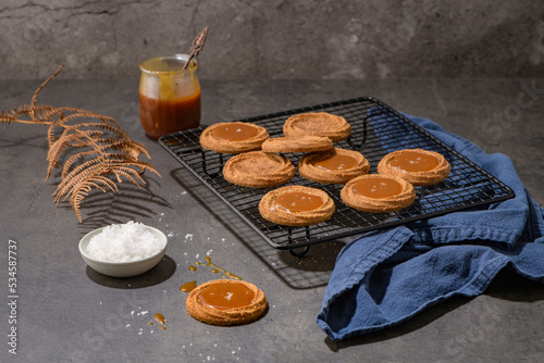 Biscuits with salted caramel photo