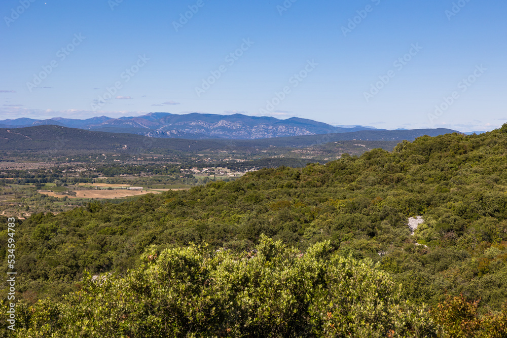 Paysage sur les montagnes au nord de Montpellier depuis la Forêt domaniale du Pic Saint-Loup