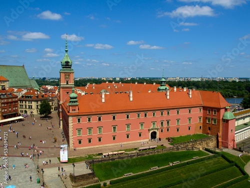 Zamek Królewki w Warszawie w słoneczny dzień