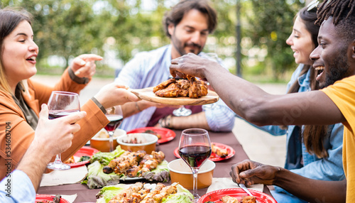 Photography Group multi-ethnic friends having lunch at farmhouse table - Diverse young peopl