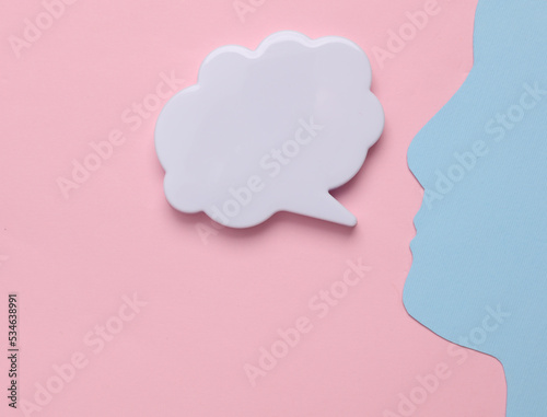 Speech bubble with head silhouette on pink background © splitov27