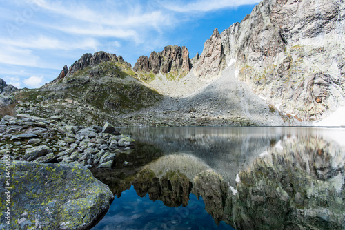 2022 06 04 CimaDasta lake between granite peaks 3