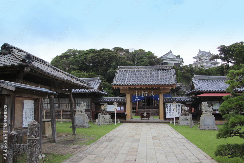 平戸市の平戸城内の亀岡神社 平戸市の平戸城内の亀岡神社
