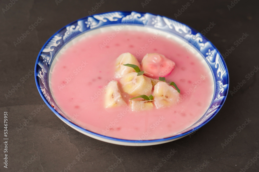 Banana compote, a snack that we will often encounter, is sold on the roadside, especially during the month of Ramadan. Banana compote, a snack that we will often encounter, is sold on the roadside, especially during the month of Ramadan.