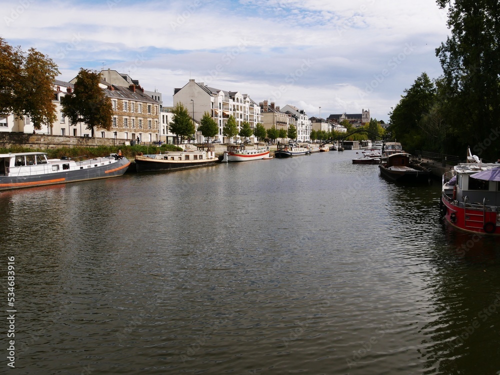 Bateaux sur la rivière Erdre à Nantes en Loire Atlantique France