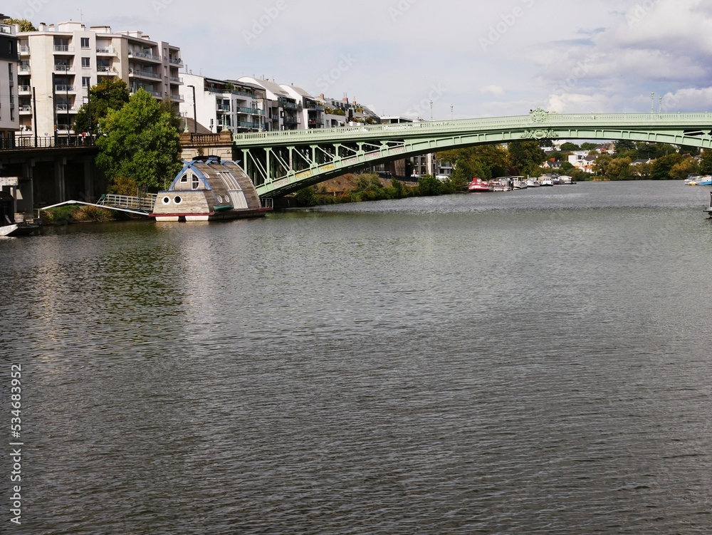 Pont métallique de la Motte Rouge sur l'Erdre à Nantes en Loire Atlantique france