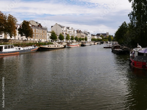 Bateaux sur la rivière Erdre à Nantes en Loire Atlantique France © CHRISTINE