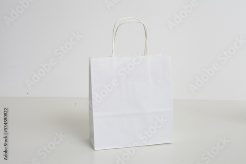 Paper Bags are standing in front of a white wall
