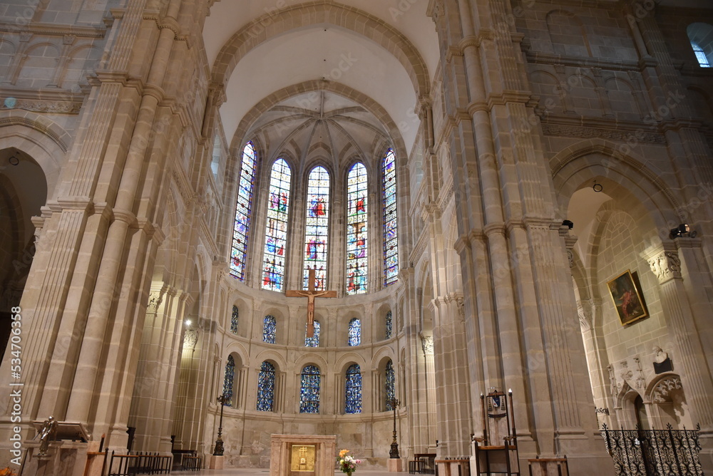 Choeur de la cathédrale d'Autun en Bourgogne. France