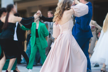 Acrylglasbilder Tanzschule Walzer der Abiturienten im Festsaal  © tsuguliev