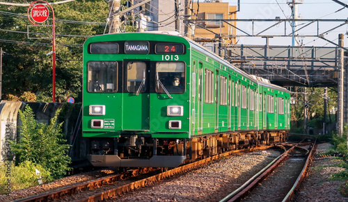 緑色の通勤電車