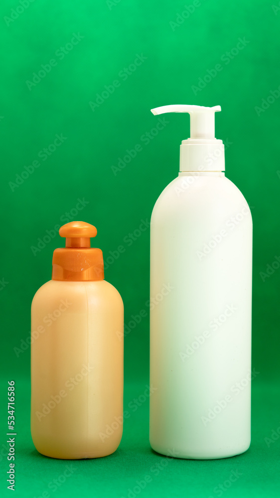 2 containers for soaps and moisturizing cream 2 containers for soaps and moisturizing cream
