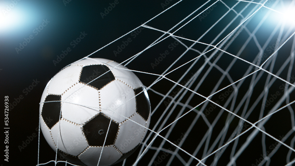 Naklejka premium Close-up of Soccer Ball Hitiing Goal Net, Close-up.