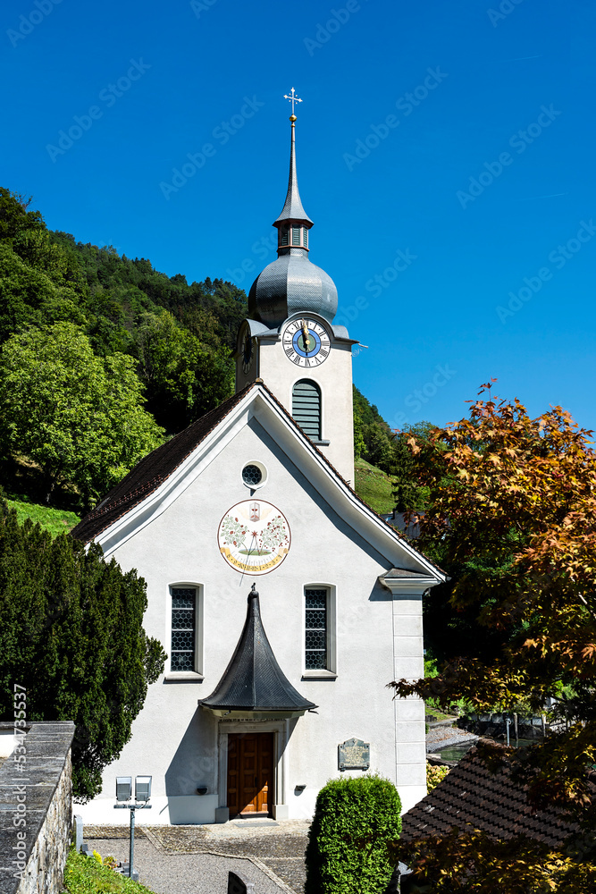 Kirche St. Idda in Bauen am Urnersee