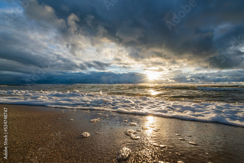 Zachód słońca na plaży  photo