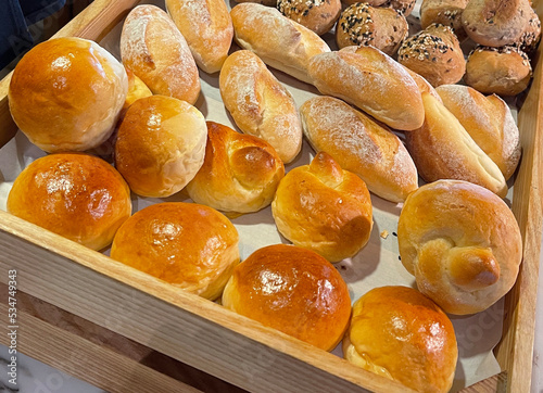 Foto Fresh Baked soft bread rolls and hard bread rolls