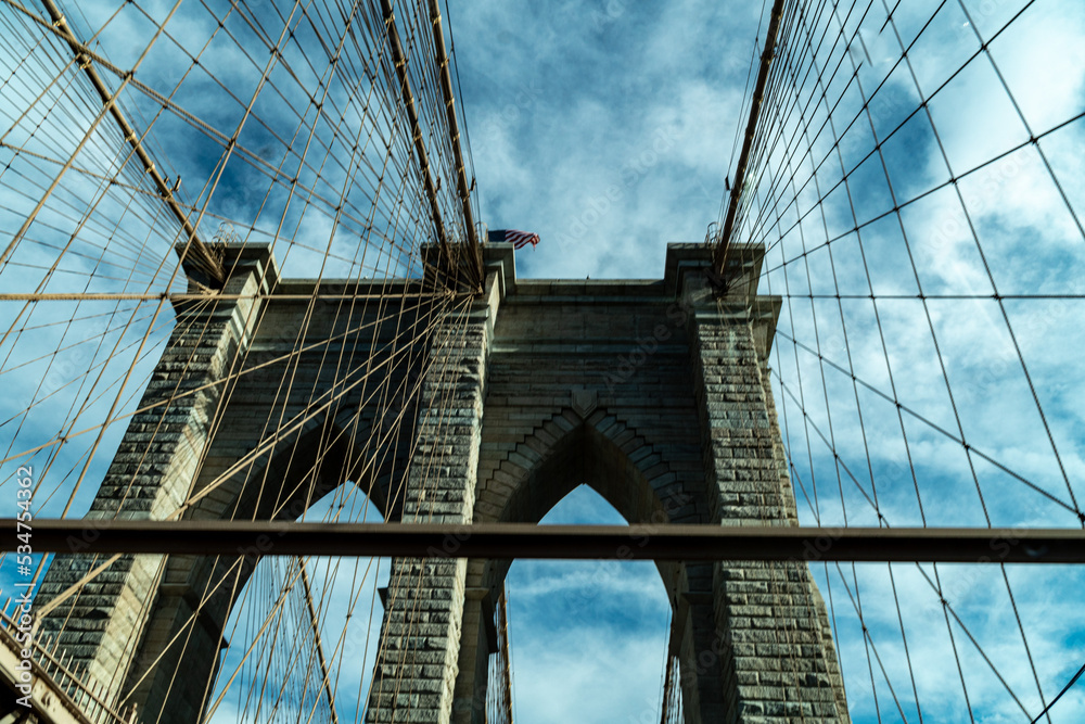 Fototapeta premium Brooklyn Bridge at midday from the Manhattan side of the bridge going to the Brooklyn Bridge