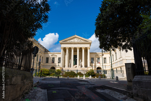 Façade néo-classique du Palais de Justice de Montpellier