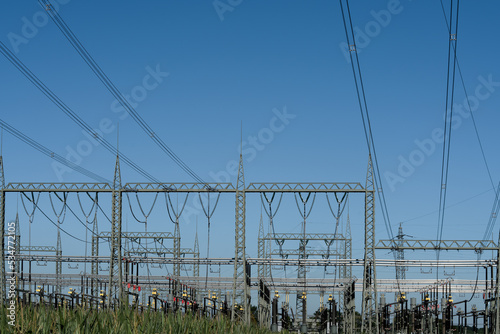 Umspannwerke - Stromwandlung von verschiedenen Spannungsnetzen und Übertragung von Strom aus Solar- und Windkraftanlagen