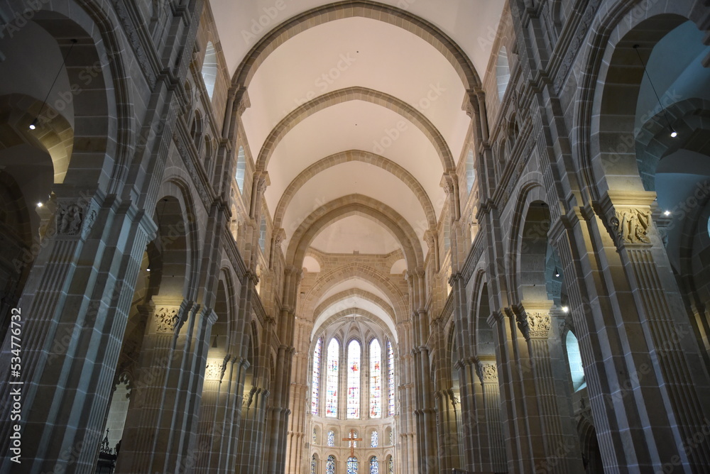 Choeur de la cathédrale Saint-Lazare d'Autun en Bourgogne. France	