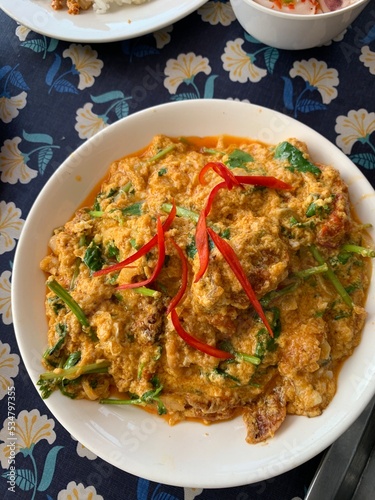 Fried crab in yellow curry