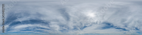 Photo blue sky hdri 360 panorama with halo and white beautiful clouds in seamless pano