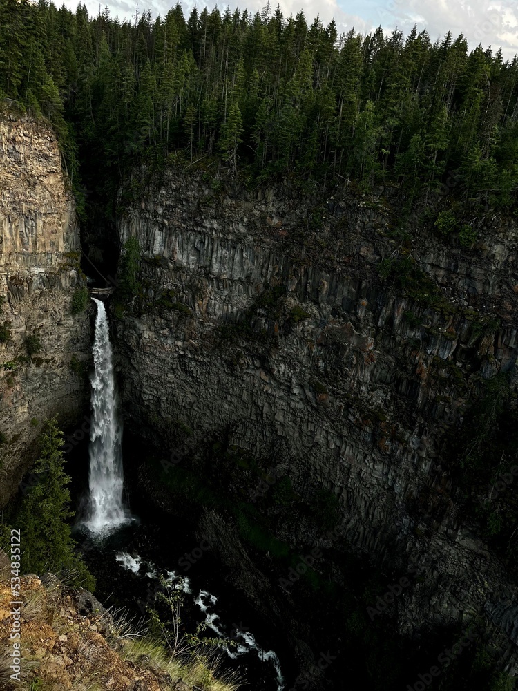 Obraz premium waterfall in the mountains