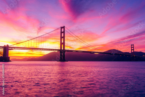 Fototapeta Naklejka Na Ścianę i Meble -  Spectacular sunset over the Golden Gate Bridge