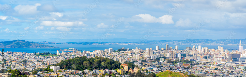 Beautiful cityscape of San Francisco from Twin Peaks hills 

