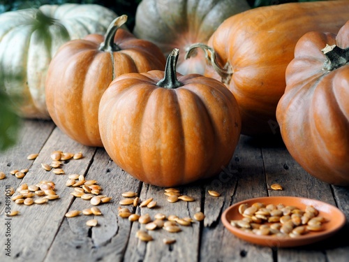 Cuadro en lienzo Autumn pumpkin background on a wooden ancient table