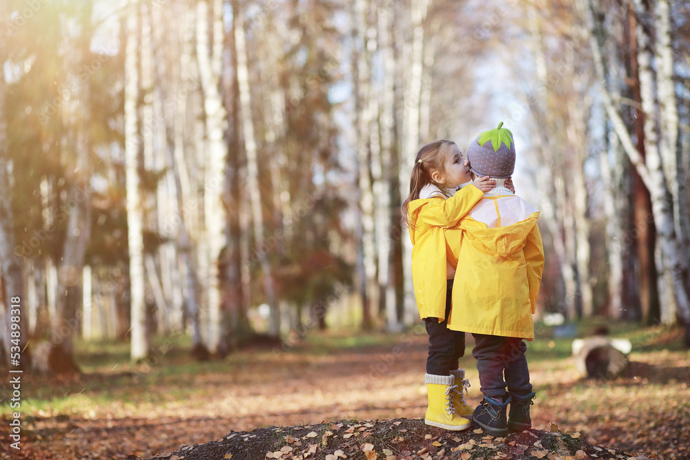 Fototapeta premium Children walk in the autumn park