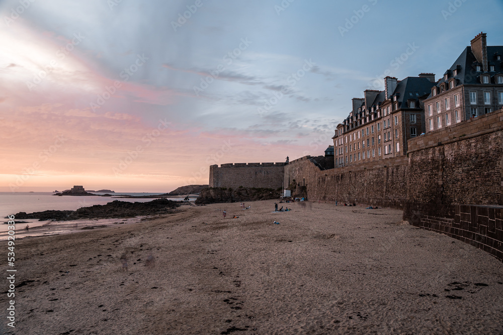 Saint Malo - Sunset - Plage Bon Secour - obrazy, fototapety, plakaty 