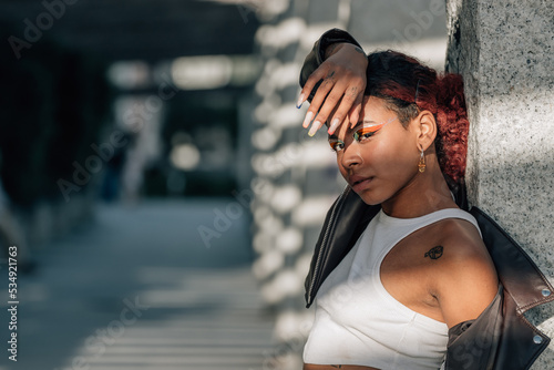 Photos urban black girl with makeup outdoors in sun and shadow