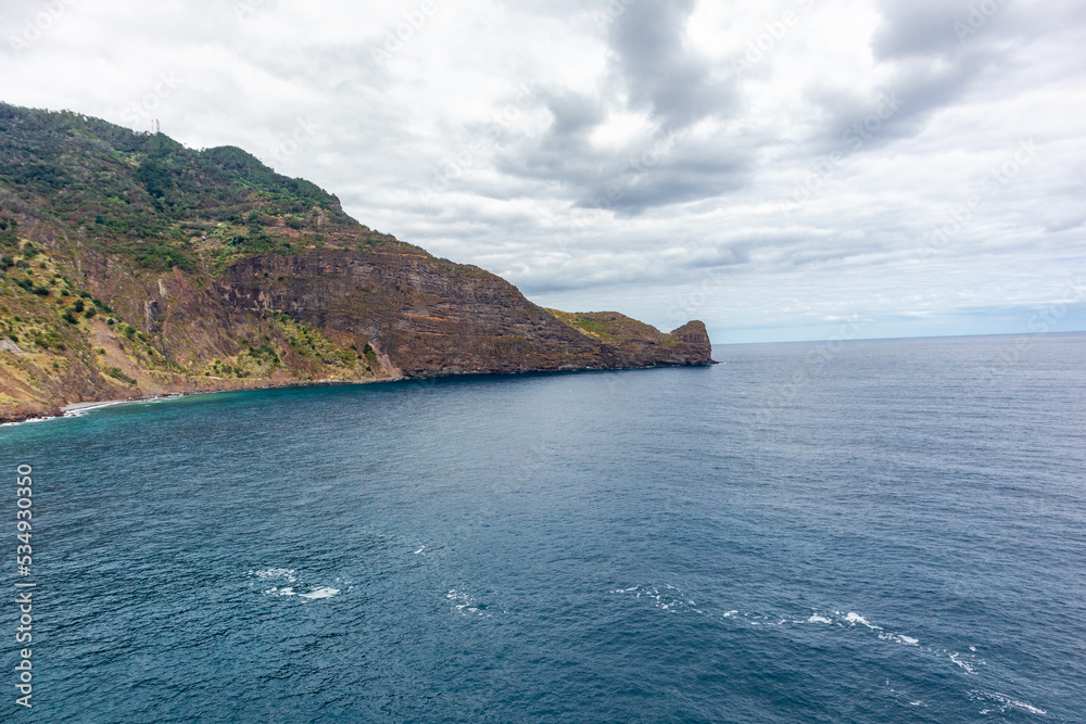 Kurzer Zwischenstop am Aussichtspunkt Miradouro do Guindaste im Norden der Azoreninsel Madeira  - Portugal