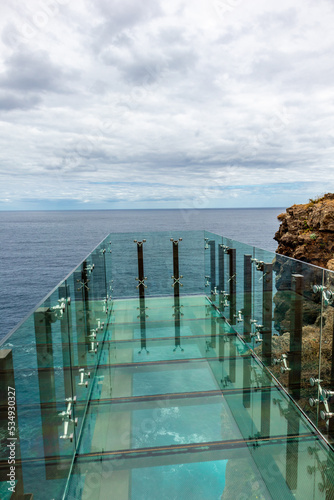 Kurzer Zwischenstop am Aussichtspunkt Miradouro do Guindaste im Norden der Azoreninsel Madeira  - Portugal photo