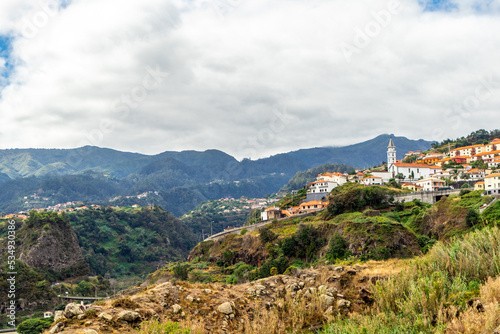 Kurzer Zwischenstop am Aussichtspunkt Miradouro do Guindaste im Norden der Azoreninsel Madeira  - Portugal © Oliver Hlavaty