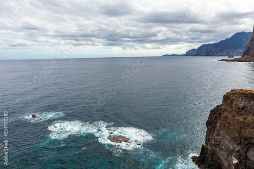 Kurzer Zwischenstop am Aussichtspunkt Miradouro do Guindaste im Norden der Azoreninsel Madeira - Portugal © Oliver Hlavaty