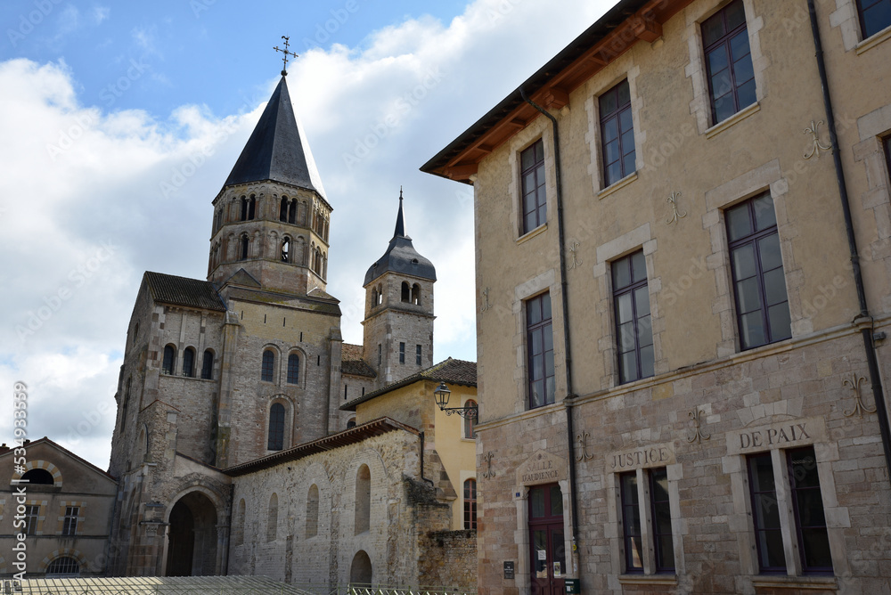 Tours de l'abbaye médiévale de Cluny en Bourgogne. France	