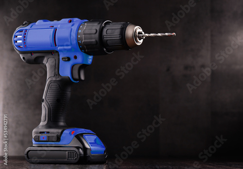 Cordless drill with drill bit working also as screw gun