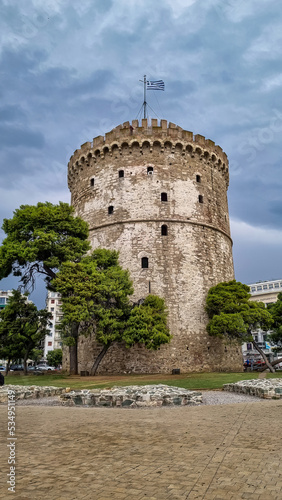 Scenic view of the the White Tower (Lefkos Pyrgos) on the waterfront in Thessaloniki, Central Macedonia, Greece, Europe. Landmark of the northern greek city of Thessaloniki.