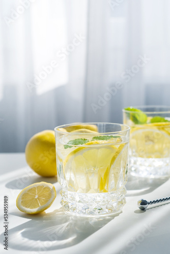 Drink limonade glasses with lemon slices (ID: 534955989)
