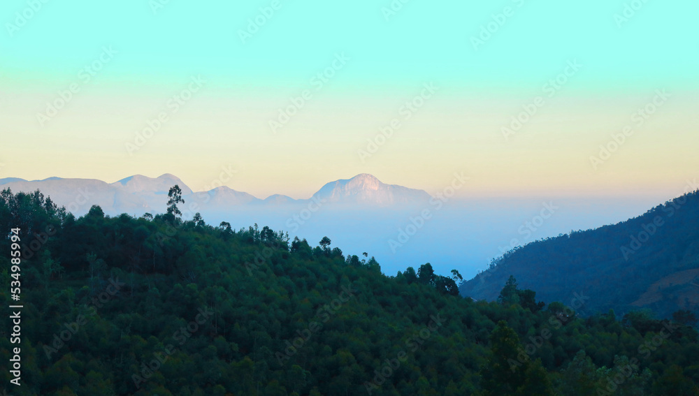 Obraz premium mountains in the fog kanthaloore
