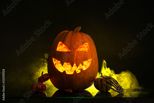 Spooky halloween jack-o'-la...