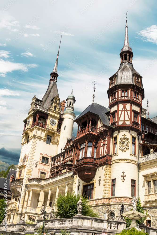 Fototapeta premium Sinaia Romania : Peles castle, Famous Neo-Renaissance castle at the base of the Carpathian Mountains, Europe