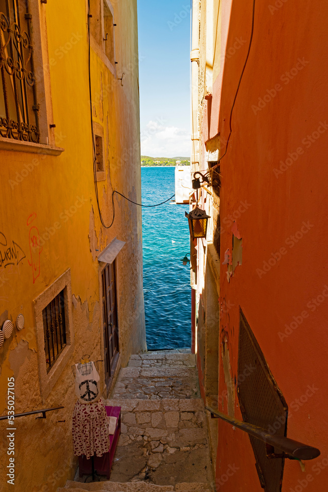 narrow alley in Rovinj with access to the adriatic sea