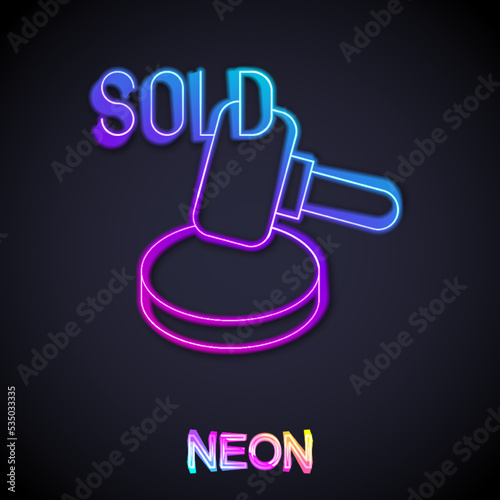 Glowing neon line Auction hammer icon isolated on black background. Gavel - hammer of judge or auctioneer. Bidding process, deal done. Auction bidding. Vector