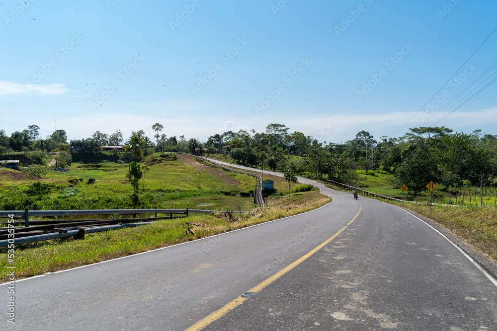 Naklejka premium road in the countryside