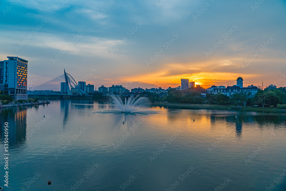 Obraz premium Beautiful sunset at Putrajaya Malaysia, with reflection