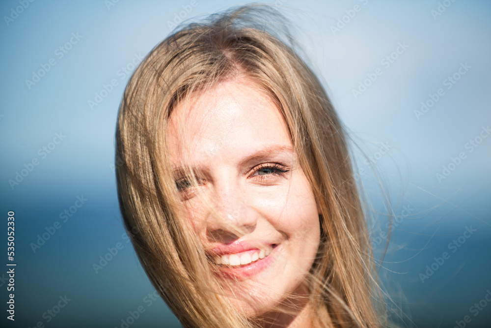 Φωτογραφία Portrait of a young woman, close up face of beautiful woman outdoor